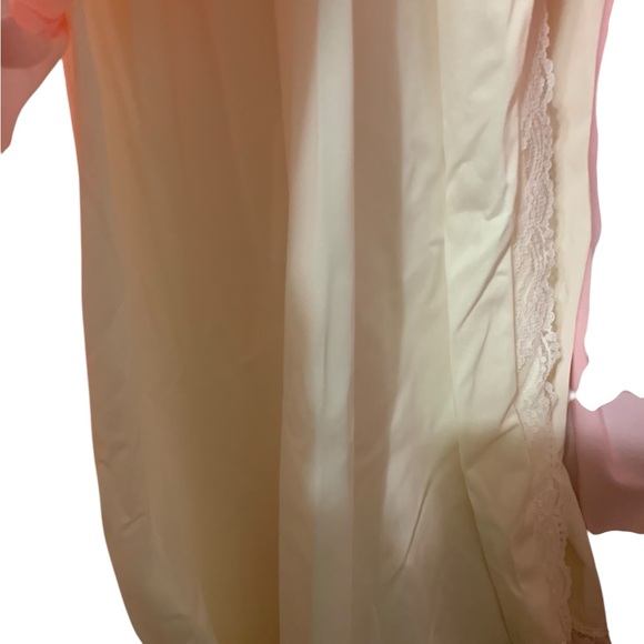 Vintage 70’s pink maxi dress with gathered bust and daisy chain details - Picture 3 of 5